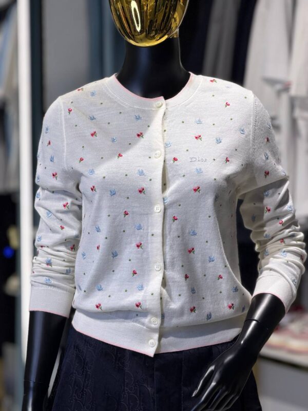 Белый кардиган Dior с деликатной вышивкой