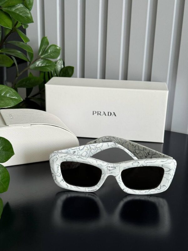 Очки Prada