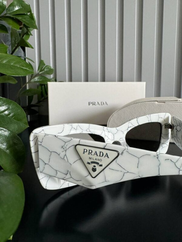 Очки Prada