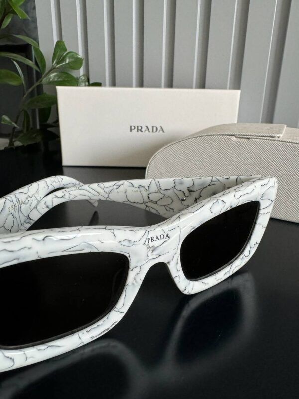 Очки Prada