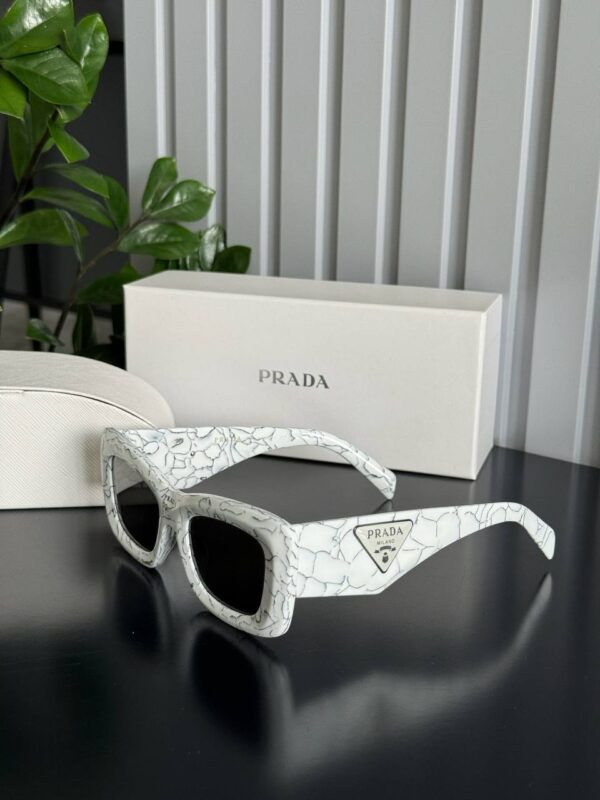 Очки Prada