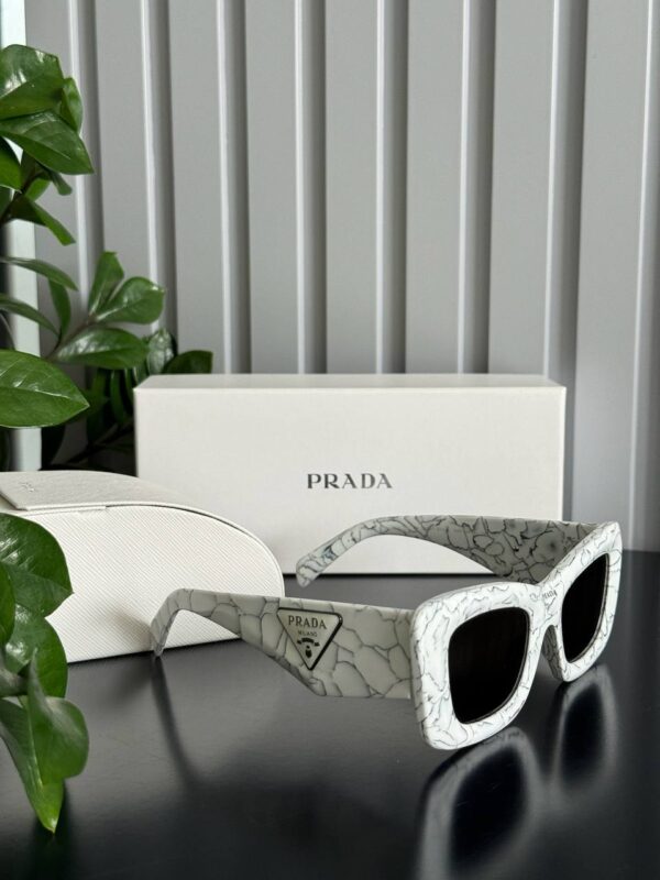 Очки Prada